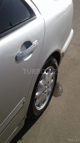 Mercedes E 240 2001, 280,900 km - 2.4 л - Şirvan