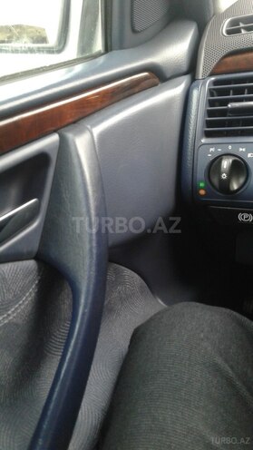 Mercedes E 240 2001, 280,900 km - 2.4 л - Şirvan