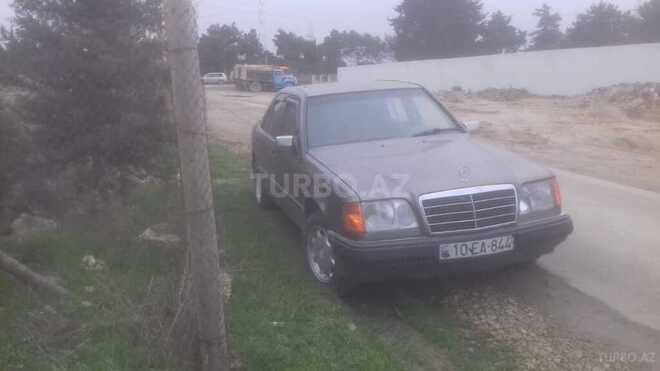 Mercedes E 200 1987, 250,000 km - 2.0 l - Bakı