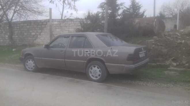Mercedes E 200 1987, 250,000 km - 2.0 l - Bakı