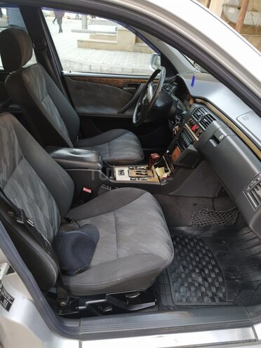 Mercedes E 240 1999, 550,000 km - 2.4 l - Bakı