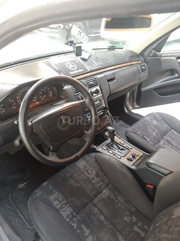 Mercedes E 280 1999, 167,044 km - 2.8 l - Gəncə