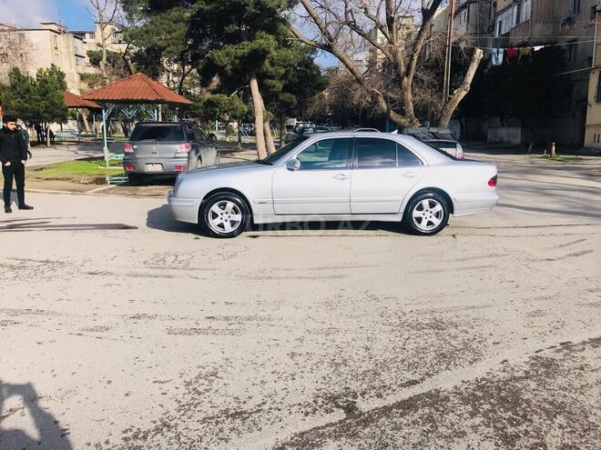 Mercedes E 220 2000, 345,555 km - 2.2 l - Bakı
