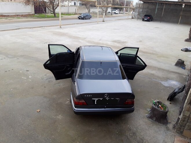 Mercedes E 220 1995, 428,000 km - 2.2 л - Bakı