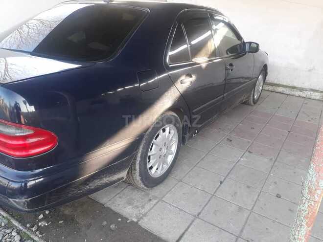 Mercedes E 220 2000, 489,110 km - 2.2 l - Astara
