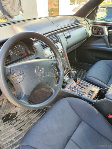 Mercedes E 220 2001, 385,000 km - 2.2 л - Bakı