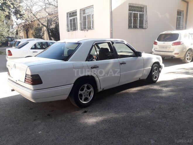 Mercedes E 200 1992, 325,999 km - 2.0 l - Bakı