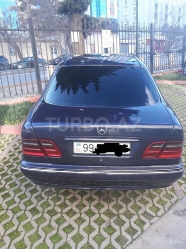 Mercedes E 220 1999, 300,000 km - 2.2 l - Bakı
