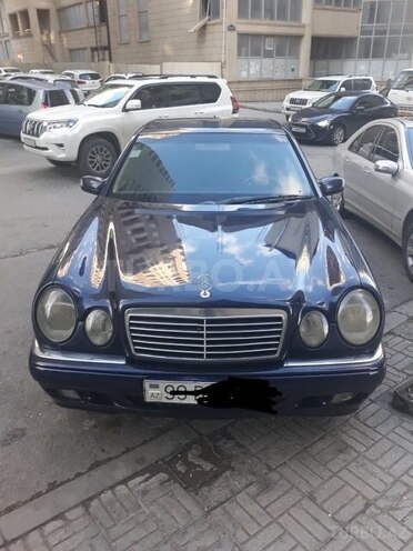 Mercedes E 220 1999, 300,000 km - 2.2 l - Bakı