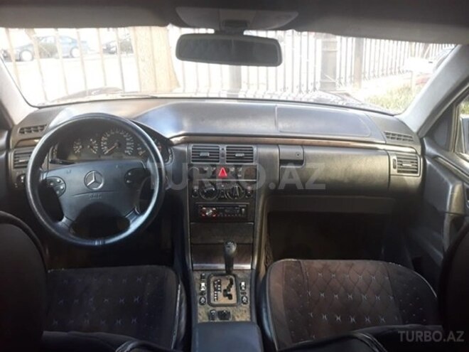 Mercedes E 220 1999, 300,000 km - 2.2 l - Bakı