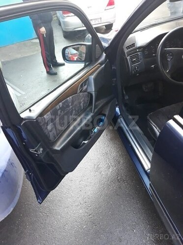 Mercedes E 220 1999, 300,000 km - 2.2 l - Bakı