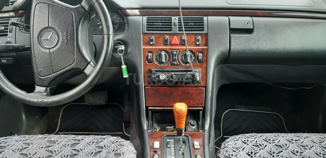 Mercedes E 230 1996, 385,850 km - 2.3 л - Sumqayıt