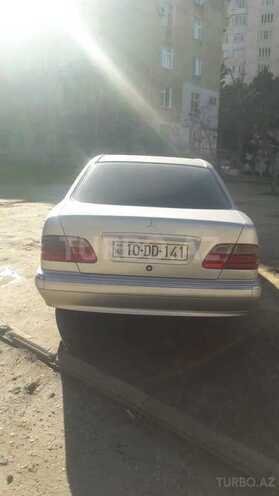 Mercedes E 240 2000, 250,000 km - 2.4 l - Bakı