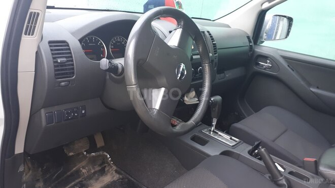 Nissan Navara 2013, 121,000 km - 2.5 л - Bakı
