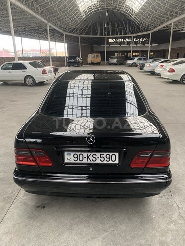 Mercedes E 320 2001, 299,750 km - 3.2 l - Bakı
