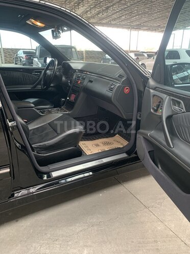 Mercedes E 320 2001, 299,750 km - 3.2 l - Bakı