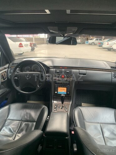 Mercedes E 320 2001, 299,750 km - 3.2 l - Bakı