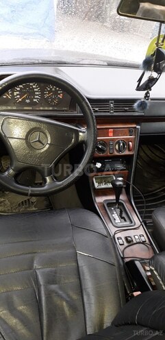 Mercedes E 220 1994, 115,000 km - 0.3 l - Bakı