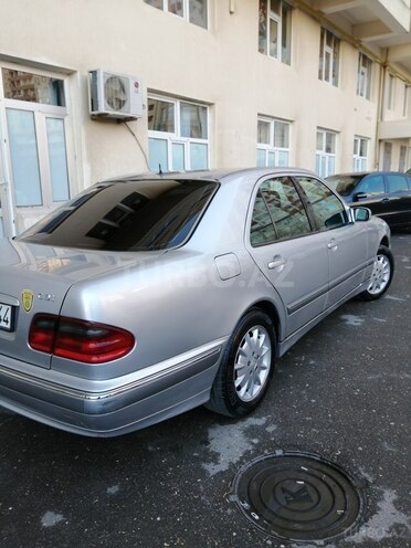 Mercedes E 270 2001, 331,000 km - 0.3 л - Bakı