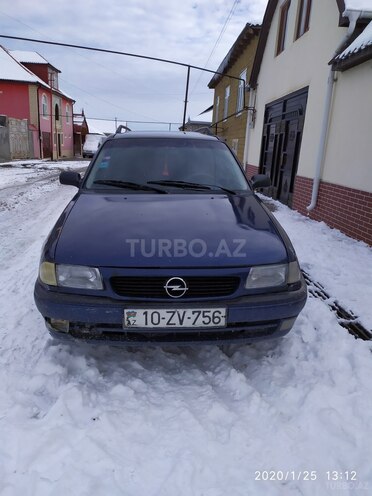 Opel Astra 1996, 30,000 km - 1.4 l - Quba