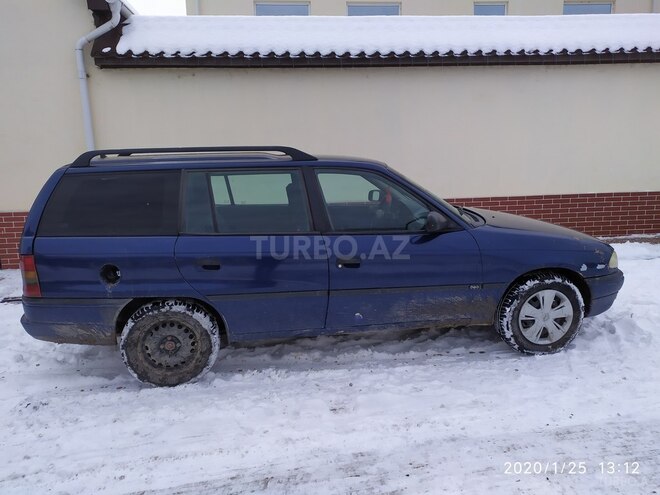 Opel Astra 1996, 30,000 km - 1.4 l - Quba