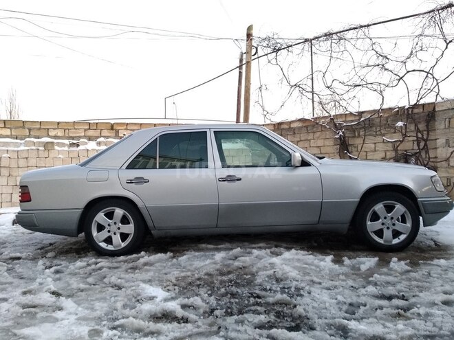 Mercedes E 230 1991, 247,000 km - 2.3 l - Qusar