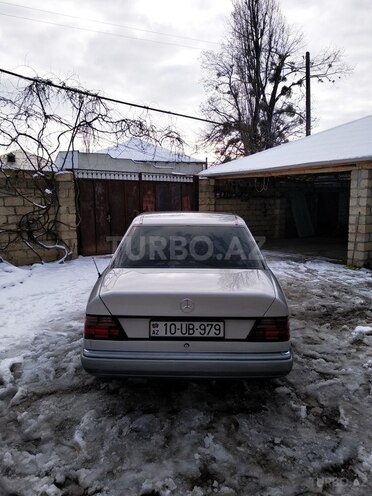 Mercedes E 230 1991, 247,000 km - 2.3 l - Qusar