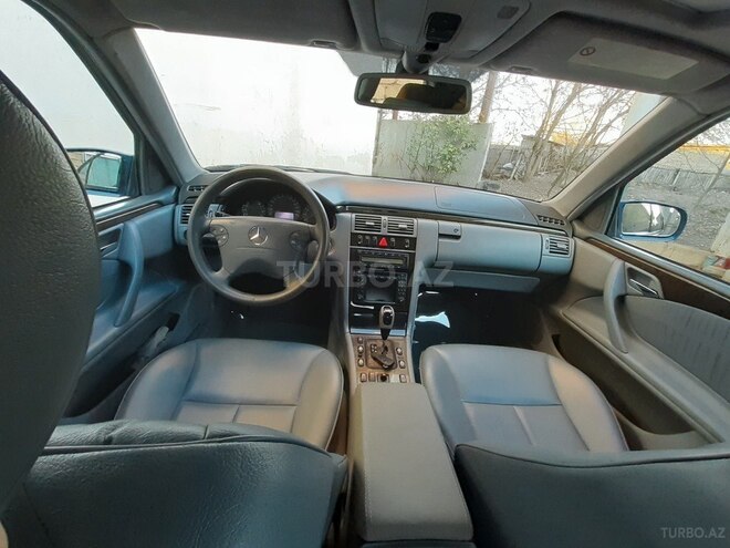 Mercedes E 280 2001, 276,000 km - 2.8 l - Bakı