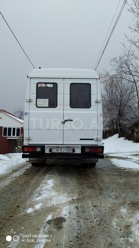 Mercedes 609 D 1990, 412,365 km - 3.9 l - Qusar