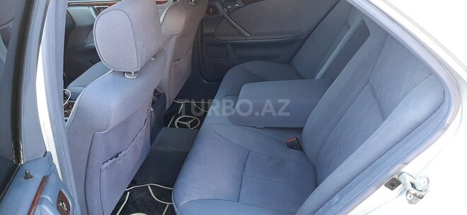 Mercedes E 220 2000, 352,800 km - 2.2 l - Bakı