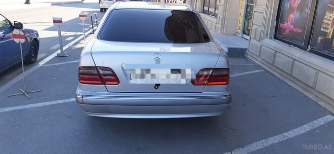 Mercedes E 220 2000, 352,800 km - 2.2 l - Bakı