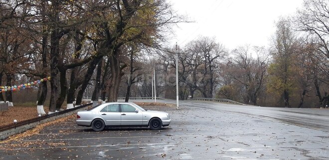 Mercedes E 240 1998, 411,673 km - 2.4 л - Bakı
