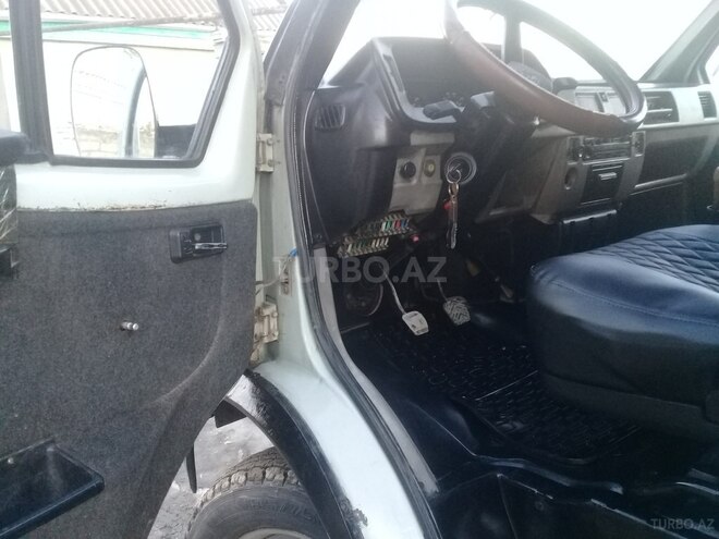 GAZ 3302-744 2000, 200,000 km - 2.4 l - Qusar