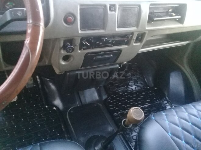 GAZ 3302-744 2000, 200,000 km - 2.4 l - Qusar