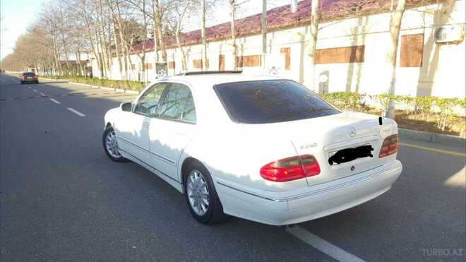 Mercedes E 240 2000, 236,000 km - 2.4 l - Bakı
