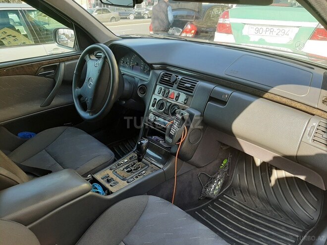 Mercedes E 220 2002, 350,000 km - 2.2 l - Bakı
