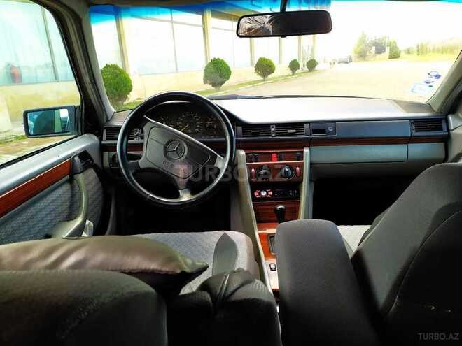 Mercedes E 220 1988, 381,000 km - 2.2 л - Sumqayıt