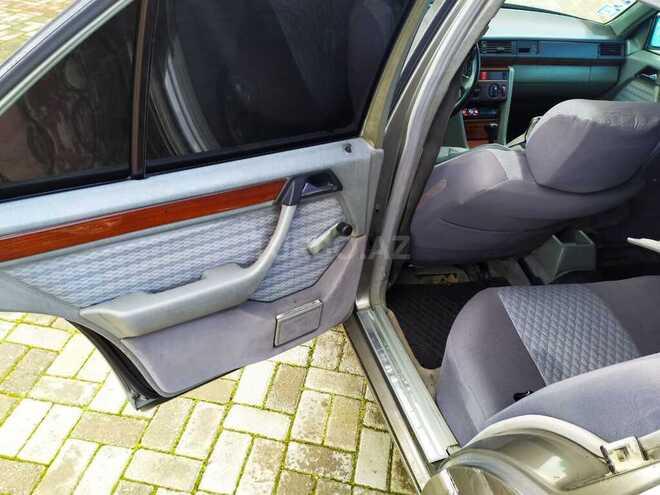 Mercedes E 220 1988, 381,000 km - 2.2 л - Sumqayıt