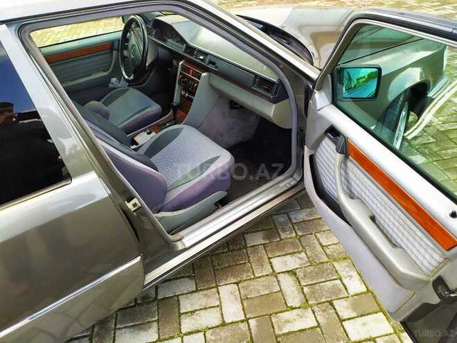 Mercedes E 220 1988, 381,000 km - 2.2 л - Sumqayıt