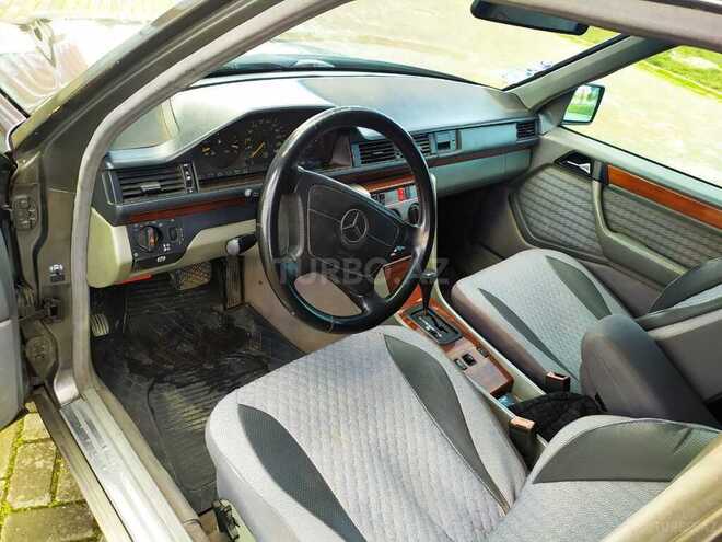 Mercedes E 220 1988, 381,000 km - 2.2 л - Sumqayıt