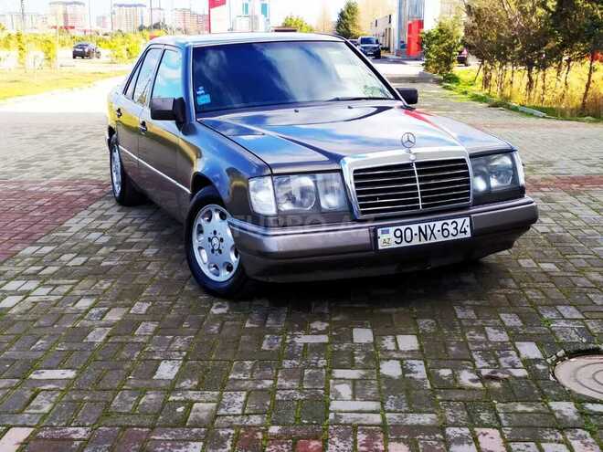 Mercedes E 220 1988, 381,000 km - 2.2 л - Sumqayıt