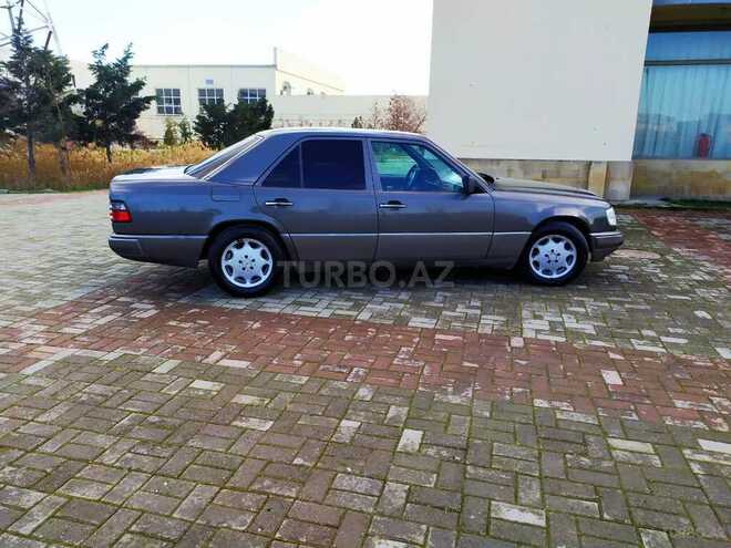 Mercedes E 220 1988, 381,000 km - 2.2 л - Sumqayıt