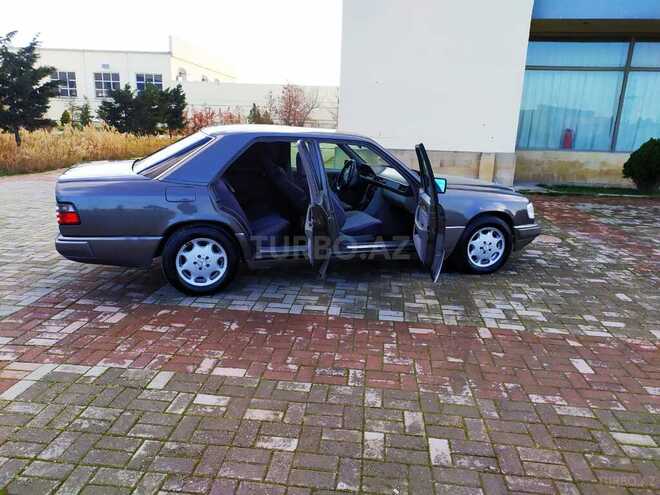 Mercedes E 220 1988, 381,000 km - 2.2 л - Sumqayıt