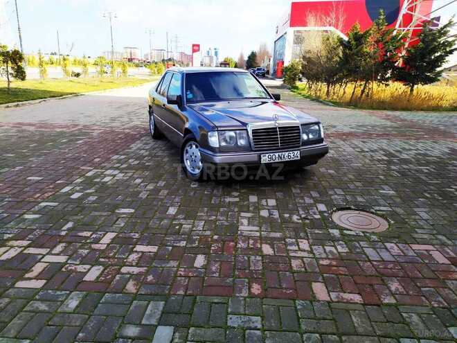 Mercedes E 220 1988, 381,000 km - 2.2 л - Sumqayıt