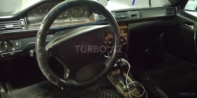 Mercedes E 220 1993, 257,680 km - 2.2 l - Bakı