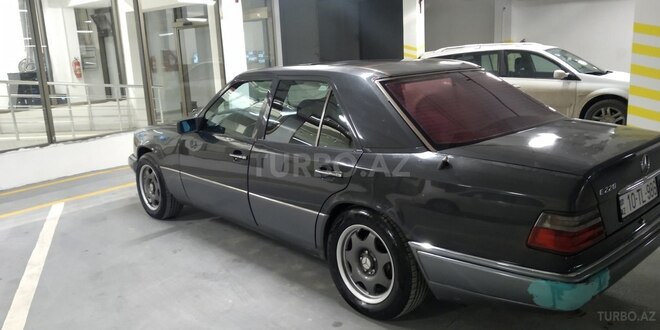 Mercedes E 220 1993, 257,680 km - 2.2 l - Bakı