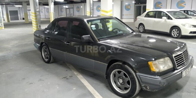 Mercedes E 220 1993, 257,680 km - 2.2 l - Bakı