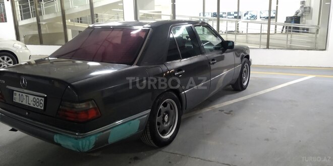 Mercedes E 220 1993, 257,680 km - 2.2 l - Bakı