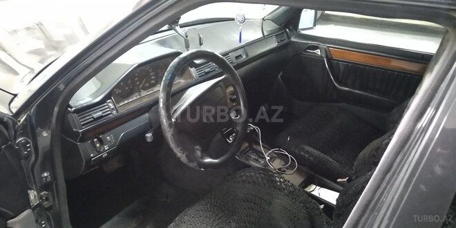 Mercedes E 220 1993, 257,680 km - 2.2 l - Bakı
