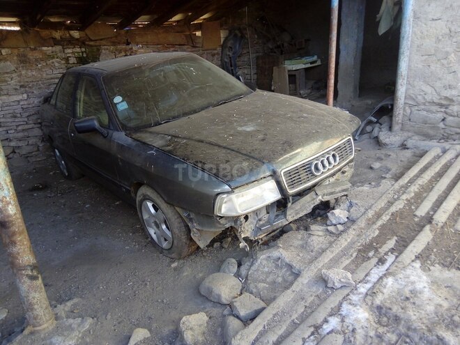 Audi 80 1988, 350,000 km - 1.8 l - Gədəbəy